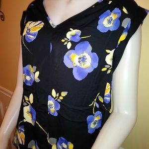 Brand New Nine West floral top XL. Over 50% off!